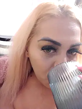 Snapshot of izauri2025 chatting on 11, 10, 2025 izauri2025 online show from 11, 10, 2025