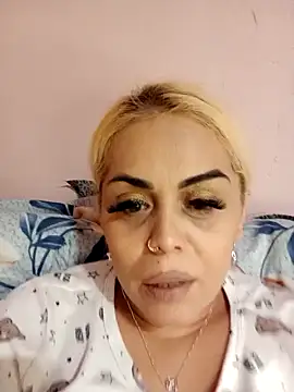 Snapshot of izauri2025 chatting on 17, 11, 2025 izauri2025 online show from 17, 11, 2025