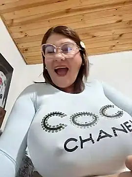 Snapshot of AlexxiaaMat chatting on 10, 5, 2026 AlexxiaaMat online show from 10, 5, 2026