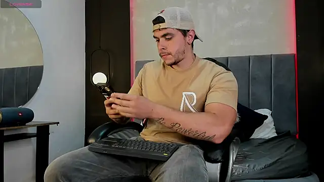 Snapshot of Liam_walk_ chatting on 2, 10, 2025 Liam walk online show from 2, 10, 2025