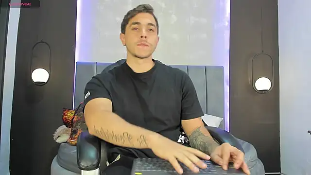 Snapshot of Liam_walk_ chatting on 20, 10, 2025 Liam walk online show from 20, 10, 2025