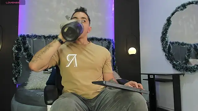 Snapshot of Liam_walk_ chatting on 23, 11, 2025 Liam walk online show from 23, 11, 2025