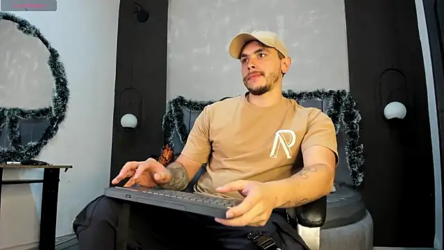 Snapshot of Liam_walk_ chatting on 20, 12, 2025 Liam walk online show from 20, 12, 2025