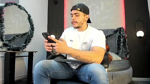 Snapshot of Liam_walk_ chatting on 21, 12, 2025 Liam walk online show from 21, 12, 2025