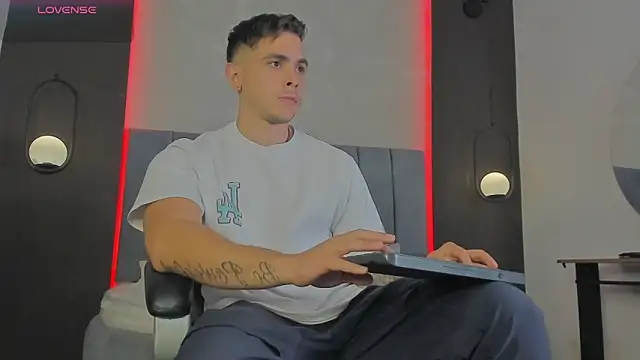 Snapshot of Liam_walk_ chatting on 25, 3, 2026 Liam walk online show from 25, 3, 2026