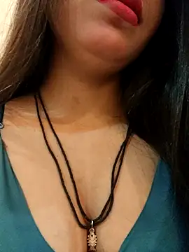 Snapshot of Maahhii_2 chatting on 21, 10, 2025 Maahhii 2 online show from 21, 10, 2025