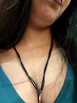 Snapshot of Maahhii_2 chatting on 25, 10, 2025 Maahhii 2 online show from 25, 10, 2025