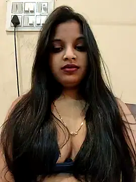 Snapshot of Maahhii_2 chatting on 8, 11, 2025 Maahhii 2 online show from 8, 11, 2025