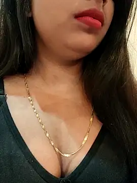 Snapshot of Maahhii_2 chatting on 12, 11, 2025 Maahhii 2 online show from 12, 11, 2025