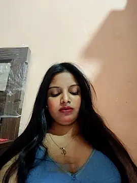 Snapshot of Maahhii_2 chatting on 18, 12, 2025 Maahhii 2 online show from 18, 12, 2025