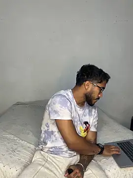 Snapshot of TU-MORENOO chatting on 25, 11, 2025 TU-MORENOO online show from 25, 11, 2025