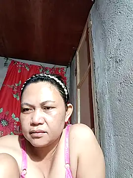 Snapshot of Everleigh_mom chatting on 9, 9, 2025 Everleigh mom online show from 9, 9, 2025