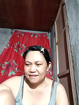 Snapshot of Everleigh_mom chatting on 11, 9, 2025 Everleigh mom online show from 11, 9, 2025