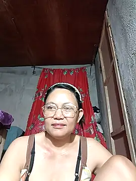 Snapshot of Everleigh_mom chatting on 18, 9, 2025 Everleigh mom online show from 18, 9, 2025