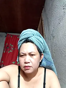 Snapshot of Everleigh_mom chatting on 22, 9, 2025 Everleigh mom online show from 22, 9, 2025