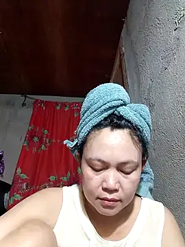 Snapshot of Everleigh_mom chatting on 3, 10, 2025 Everleigh mom online show from 3, 10, 2025