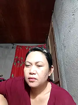 Snapshot of Everleigh_mom chatting on 6, 10, 2025 Everleigh mom online show from 6, 10, 2025