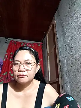 Snapshot of Everleigh_mom chatting on 15, 10, 2025 Everleigh mom online show from 15, 10, 2025