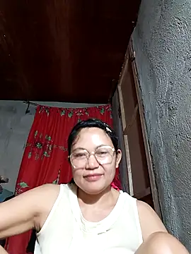 Snapshot of Everleigh_mom chatting on 23, 10, 2025 Everleigh mom online show from 23, 10, 2025