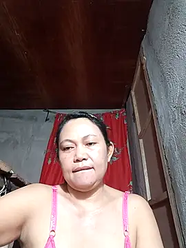 Snapshot of Everleigh_mom chatting on 24, 10, 2025 Everleigh mom online show from 24, 10, 2025