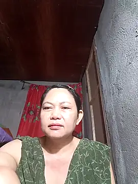 Snapshot of Everleigh_mom chatting on 1, 11, 2025 Everleigh mom online show from 1, 11, 2025