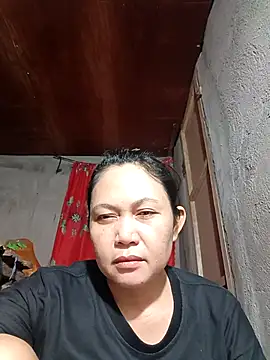 Snapshot of Everleigh_mom chatting on 2, 11, 2025 Everleigh mom online show from 2, 11, 2025