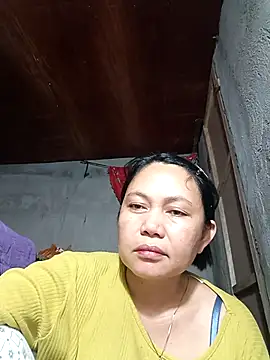 Snapshot of Everleigh_mom chatting on 3, 11, 2025 Everleigh mom online show from 3, 11, 2025