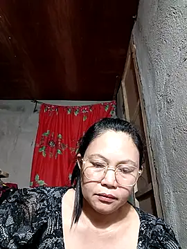 Snapshot of Everleigh_mom chatting on 19, 11, 2025 Everleigh mom online show from 19, 11, 2025