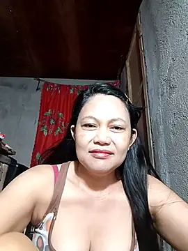 Snapshot of Everleigh_mom chatting on 20, 11, 2025 Everleigh mom online show from 20, 11, 2025