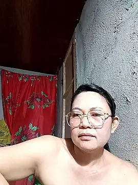 Snapshot of Everleigh_mom chatting on 21, 11, 2025 Everleigh mom online show from 21, 11, 2025