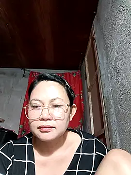 Snapshot of Everleigh_mom chatting on 22, 11, 2025 Everleigh mom online show from 22, 11, 2025