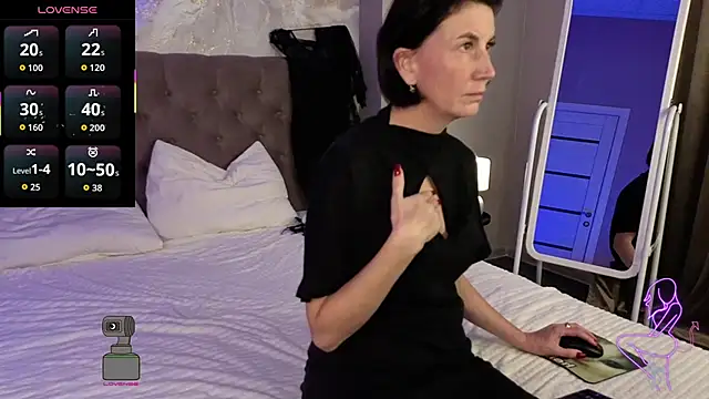 Snapshot of Lia_Reyn chatting on 2, 10, 2025 Lia Reyn online show from 2, 10, 2025