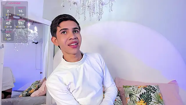 Snapshot of JoshuaSanzz chatting on 1, 11, 2025 JoshuaSanzz online show from 1, 11, 2025