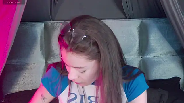 RavennMoonn online show from 8, 10, 2025