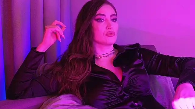 Snapshot of AliceJameson chatting on 18, 11, 2025 AliceJameson online show from 18, 11, 2025