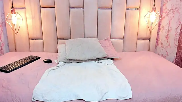 Snapshot of ALYANNA_HOT_ chatting on 9, 9, 2025 ALYANNA HOT online show from 9, 9, 2025