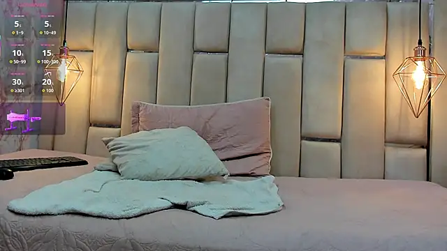 Snapshot of ALYANNA_HOT_ chatting on 19, 9, 2025 ALYANNA HOT online show from 19, 9, 2025