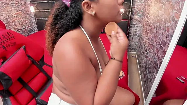 Snapshot of ALYANNA_HOT_ chatting on 10, 10, 2025 ALYANNA HOT online show from 10, 10, 2025