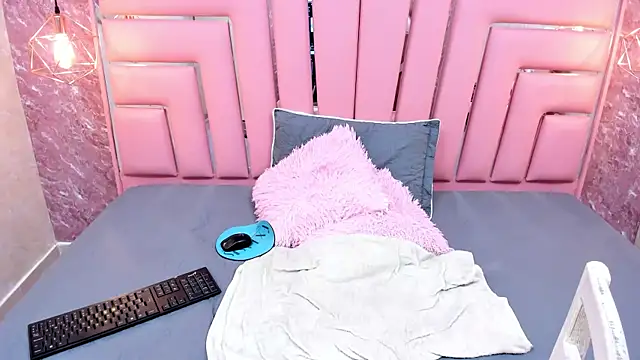 Snapshot of ALYANNA_HOT_ chatting on 4, 11, 2025 ALYANNA HOT online show from 4, 11, 2025