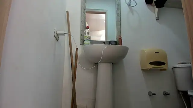 Snapshot of ALYANNA_HOT_ chatting on 11, 11, 2025 ALYANNA HOT online show from 11, 11, 2025