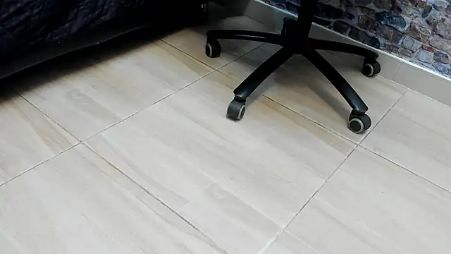 Snapshot of ALYANNA_HOT_ chatting on 4, 12, 2025 ALYANNA HOT online show from 4, 12, 2025