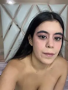 Snapshot of CoralineRusso1 chatting on 23, 10, 2025 CoralineRusso1 online show from 23, 10, 2025