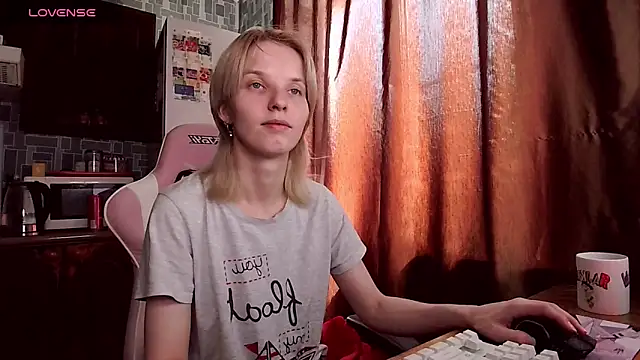 Snapshot of Madelaineses chatting on 12, 6, 2026 Madelaineses online show from 12, 6, 2026
