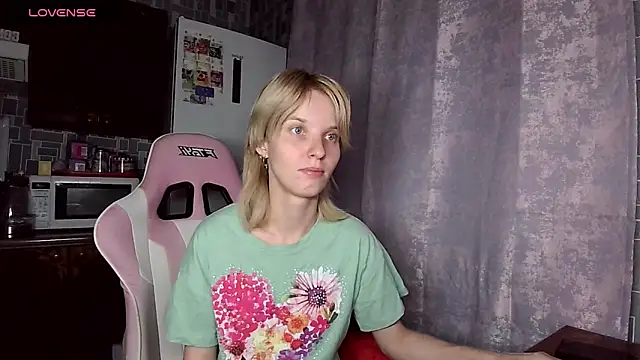Snapshot of Madelaineses chatting on 25, 6, 2026 Madelaineses online show from 25, 6, 2026