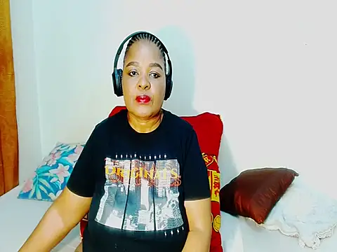 Snapshot of Love-Racheal75 chatting on 29, 5, 2026 Love-Racheal75 online show from 29, 5, 2026
