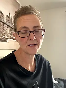 Curvy-Jinx online show from 9, 10, 2025