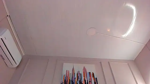 mia kisses2 online show from 25, 4, 2026