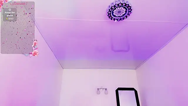 Snapshot of Rossedewitt_ chatting on 8, 10, 2025 Rossedewitt online show from 8, 10, 2025