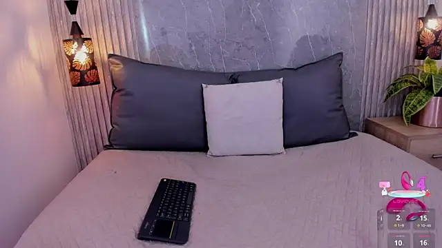 Emili  hot online show from 19, 4, 2026