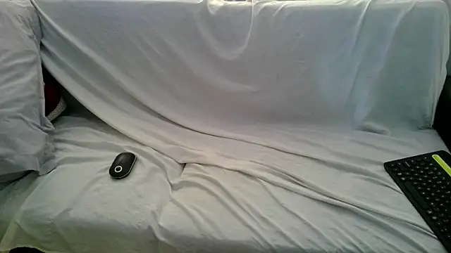 Luv2SuckBWC92 online show from 24, 9, 2025